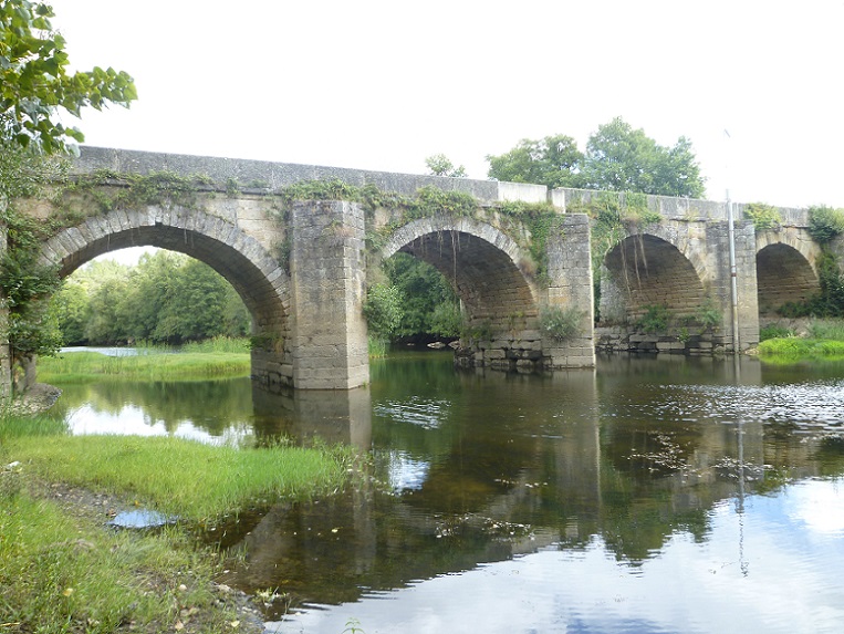 Ponte Romana sobre o Rio Tuela