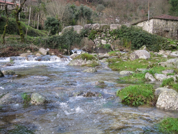 Ponte de Cabaninhas sobre o ribeiro de Rodas