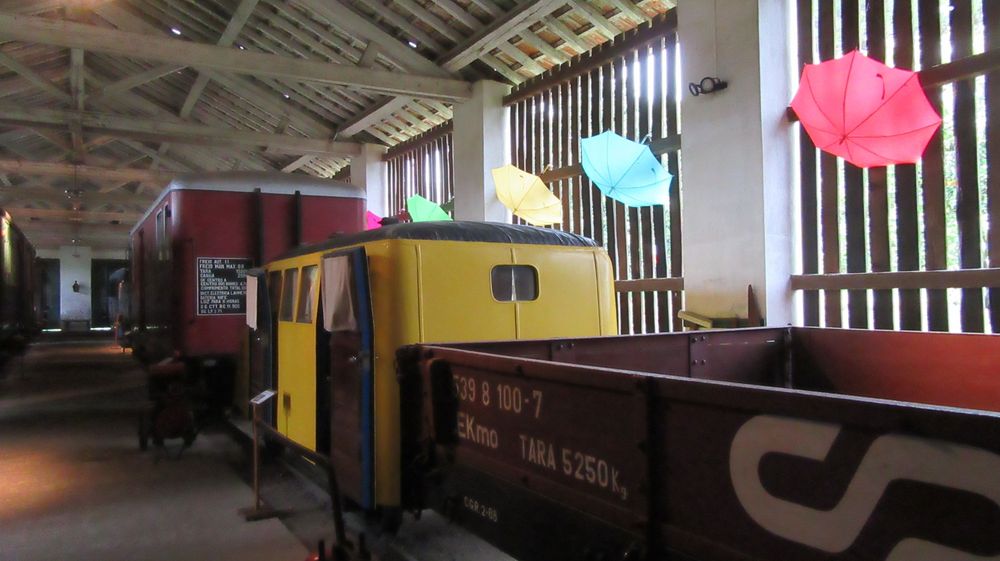 Museu Ferroviário - Máquina e Vagões