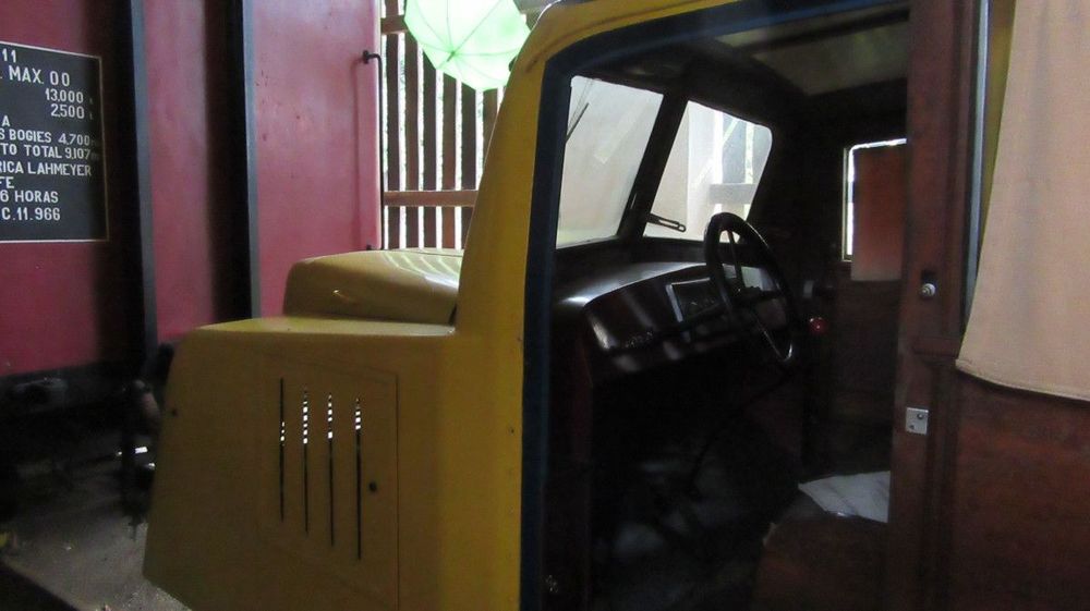 Museu Ferroviário - Interior de uma máquina