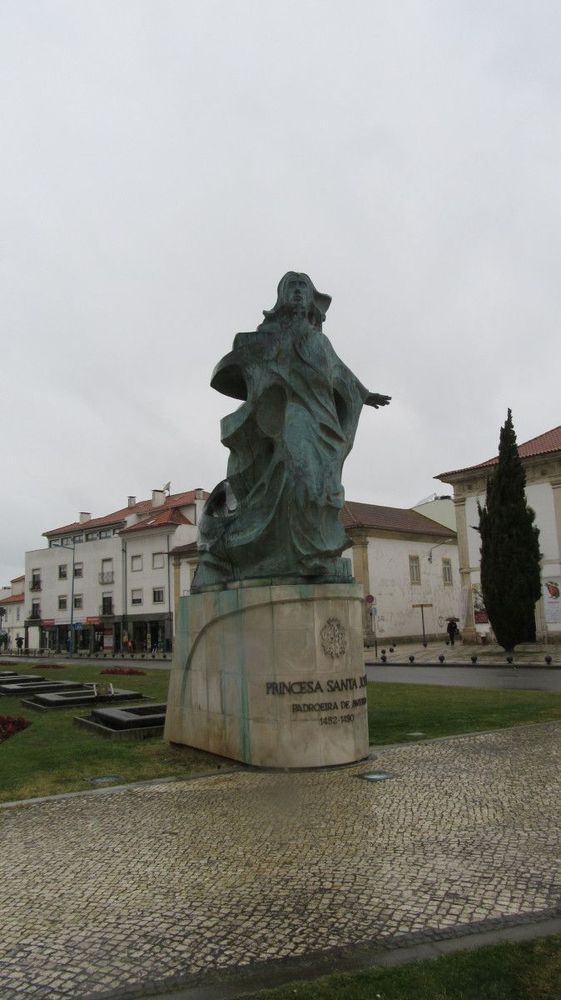 Estátua da Princesa Santa Joana