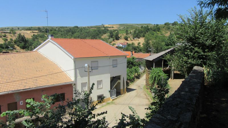 Vista da Igreja Paroquial de Aveleda