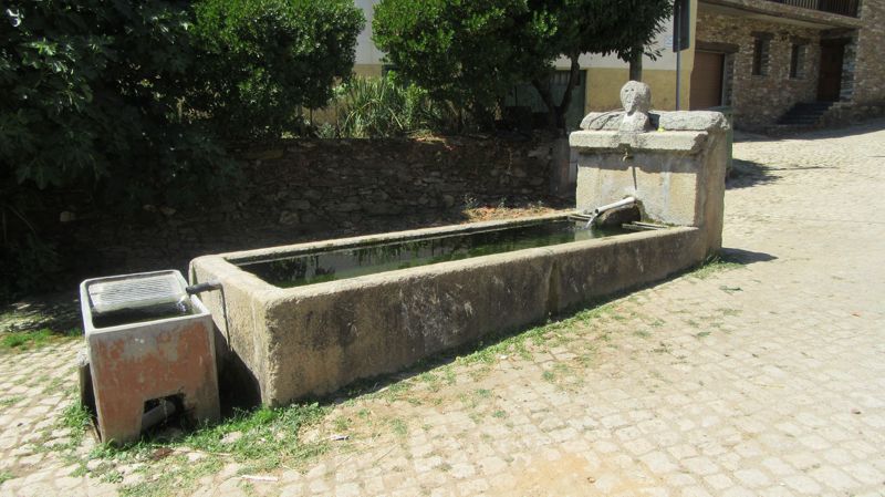Tanque e fonte Tanque e fonte