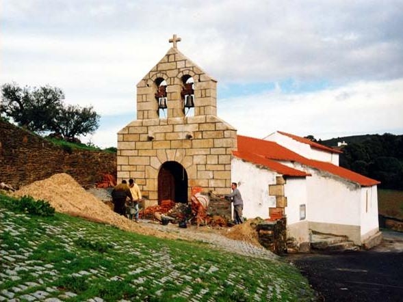 Igreja em reconstrução