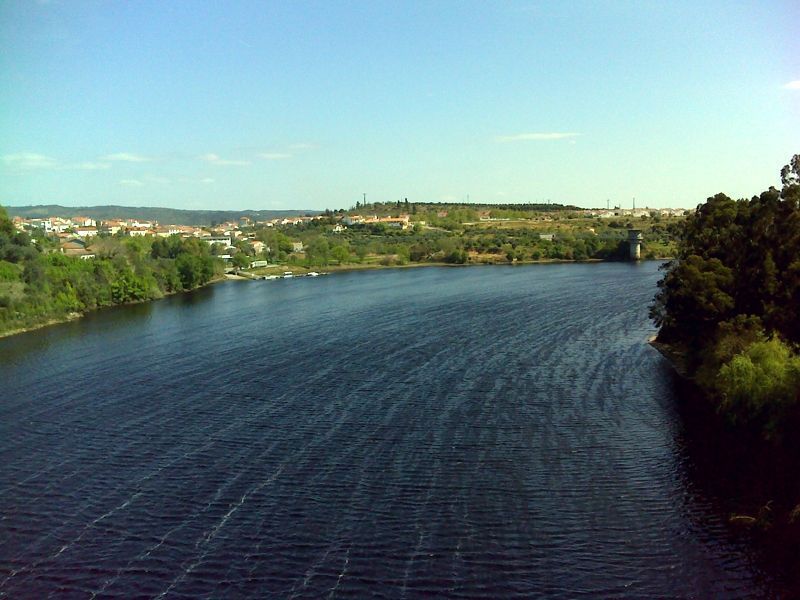 O rio Tejo a montante da ponte