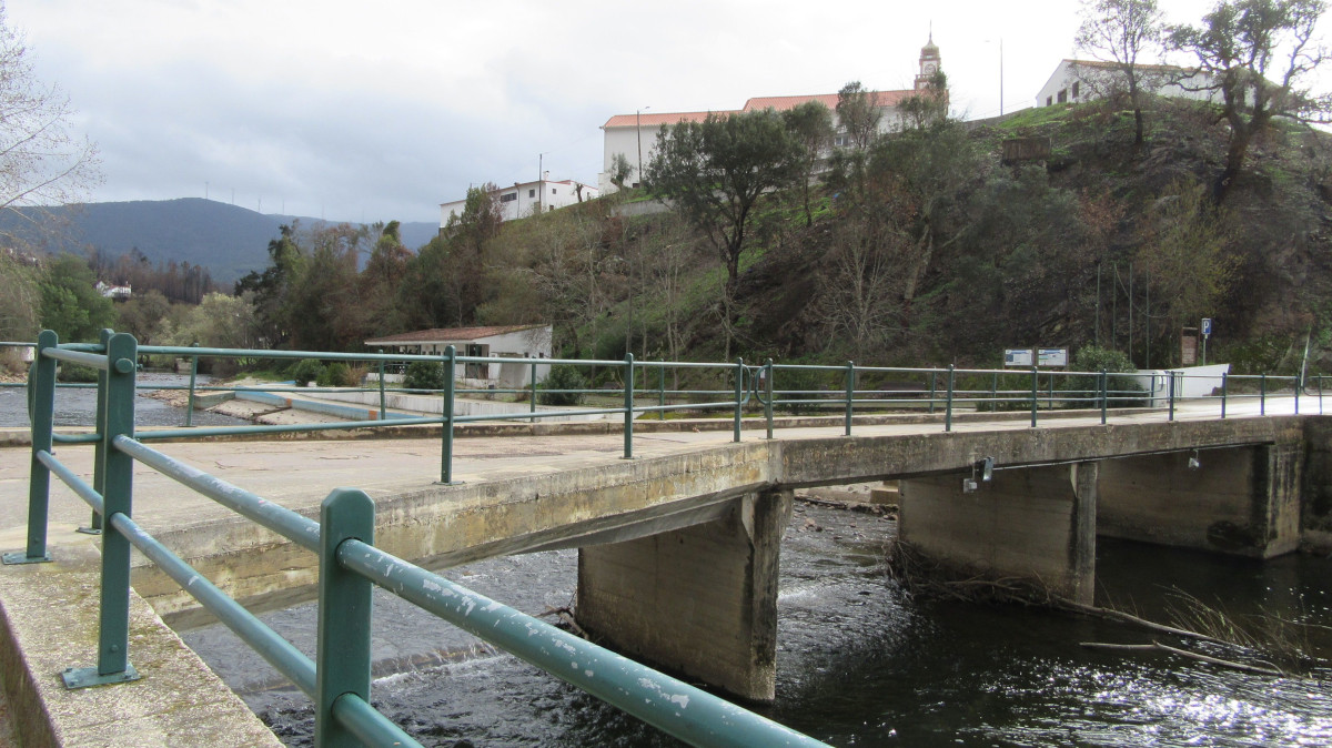 Rio Ceira em Serpins