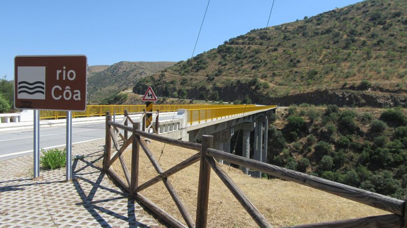 Ponte sobre o rio Côa