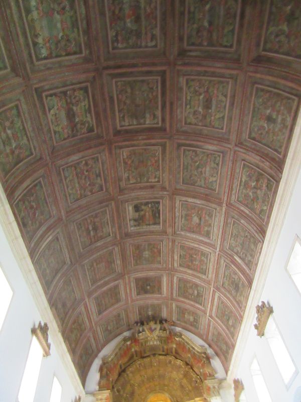 Mosteiro de Coz - Altar-mor Mosteiro de Coz - Teto
