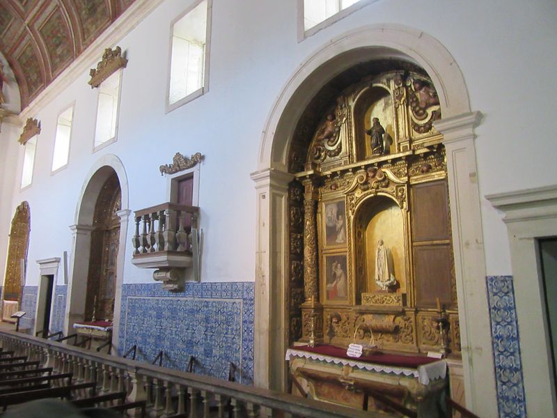 Mosteiro de Coz - Altar lateral Mosteiro de Coz - Altar lateral