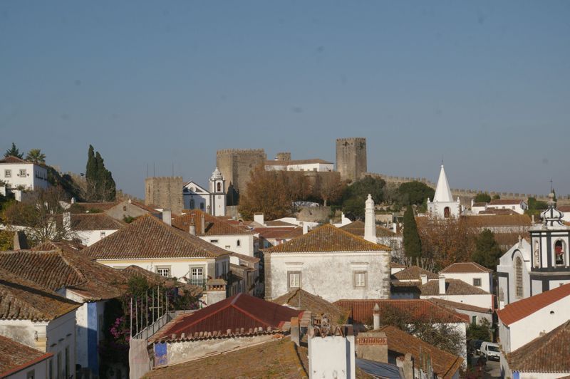 Castelo visto da entrada da vila