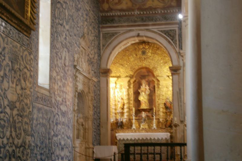 Igreja de Santa Maria - Nave e altar esquerdo