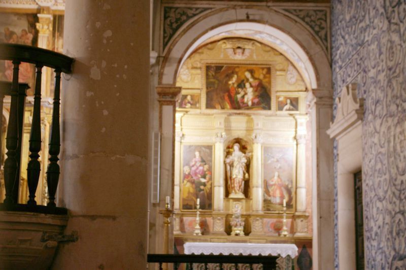 Igreja de Santa Maria - Nave e altar direito
