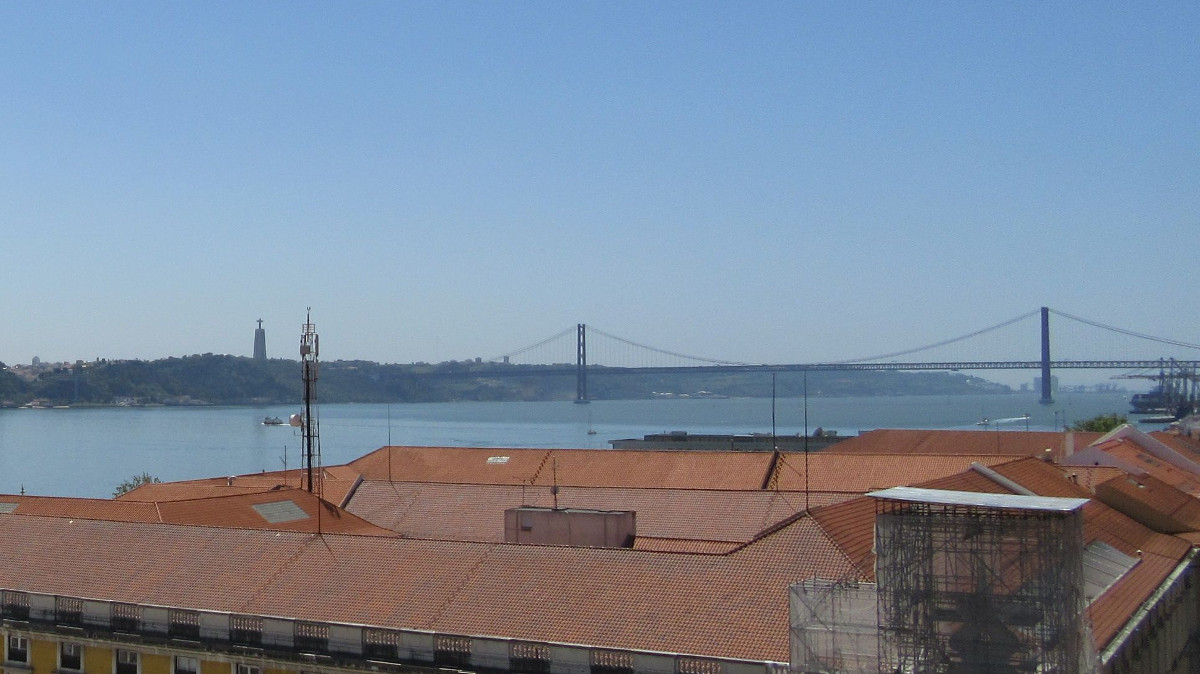 Almada e Ponte 25 de Abril