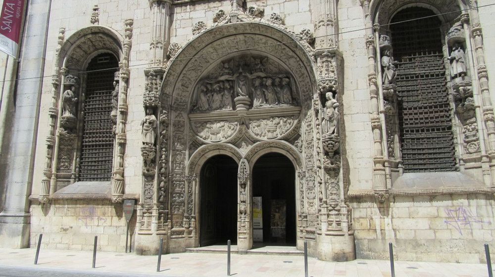 Igreja da Conceição Velha - Portal sul e janelões