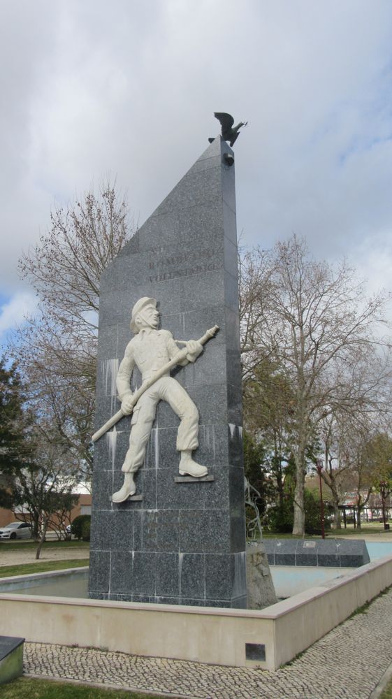 Monumento ao Bombeiros Torriense