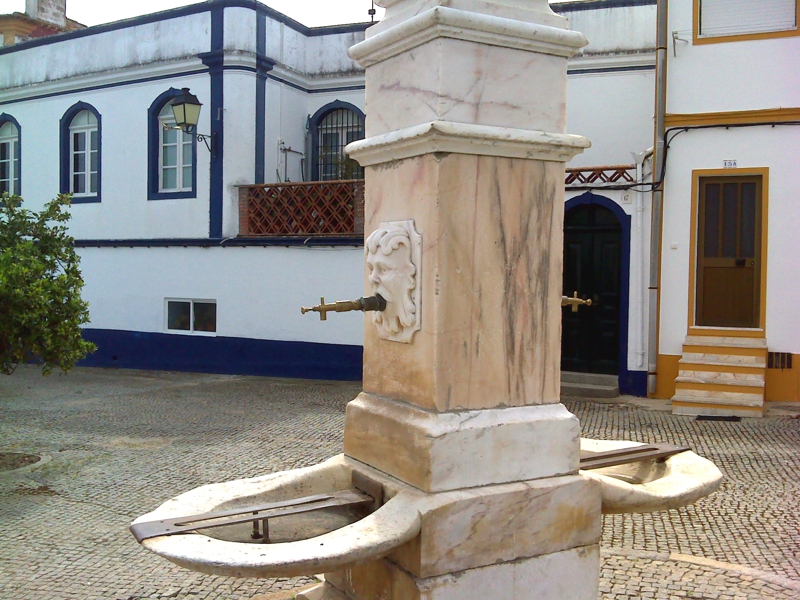 Fonte no Largo Norton de Matos - Pormenor Fonte no Largo Norton de Matos - Pormenor