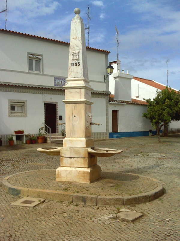 Fonte no Largo Norton de Matos Fonte no Largo Norton de Matos