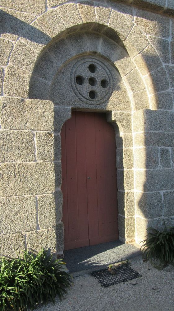 Igreja Matriz de Jazente - porta lateral sul