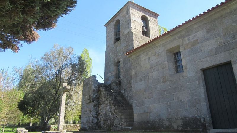 Igreja de Santa Maria - lateral e torre Igreja de Santa Maria - lateral e torre
