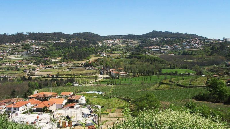 O Mosteiro de Pombeiro ao longe