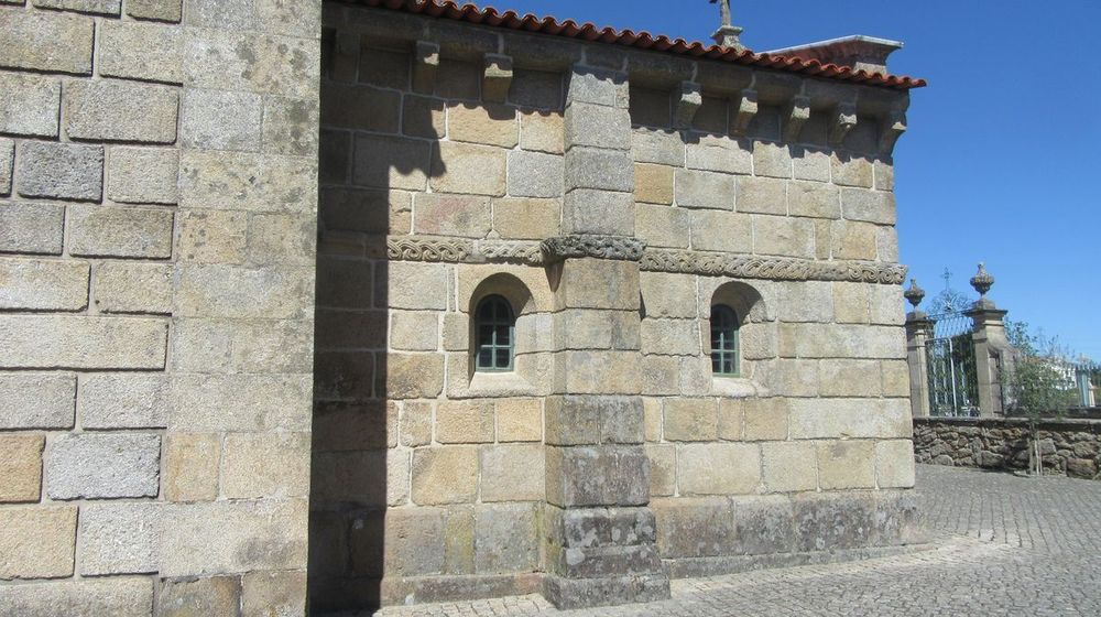 Igreja - capela-mor e friso