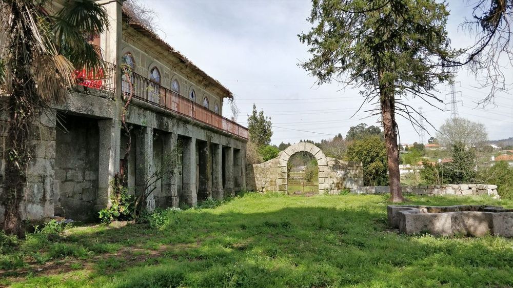 Torre de Durigo - Edifício e Portão