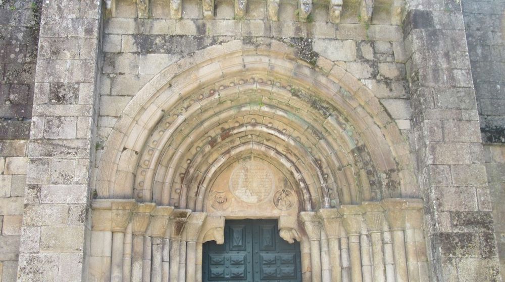 Igreja - arquivoltas portal ocidental