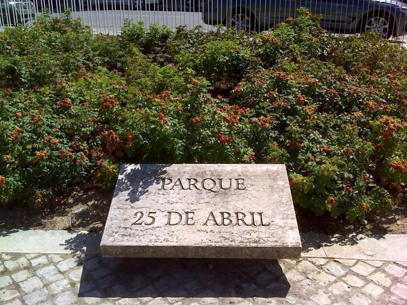 Parque 25 de Abril - placa