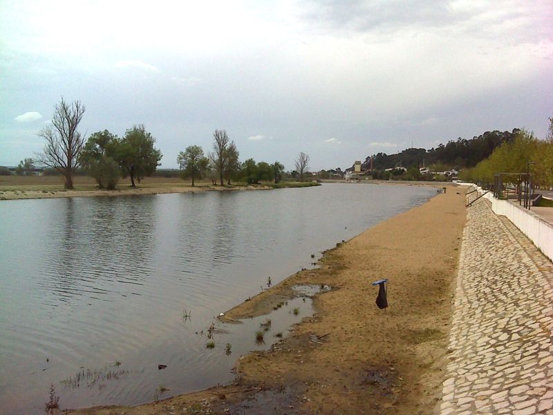 Jardim à beira-rio de Coruche