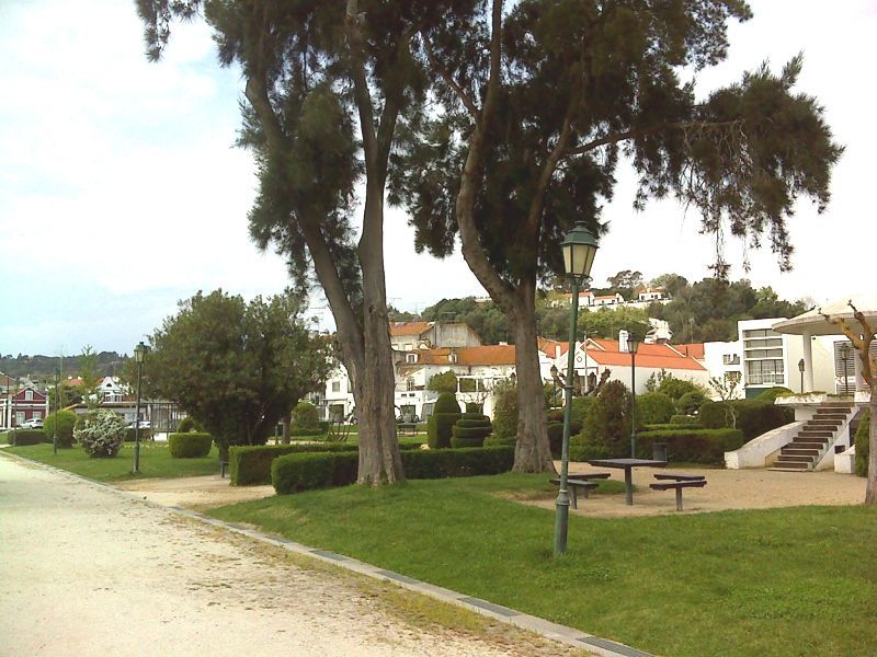 Jardim da praia fluvial de Coruche