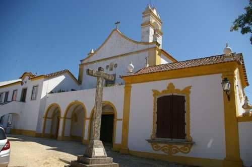 Convento da Caridade - Mosteiro e cruzeiro