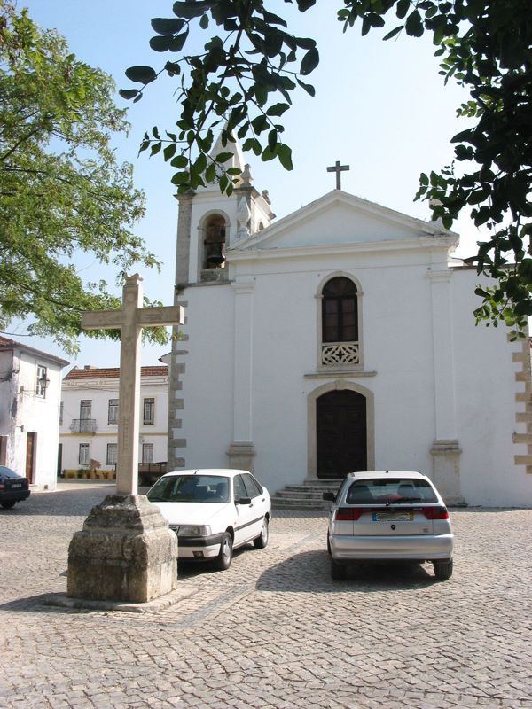 Igreja e Cruzeiro