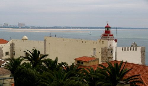 Farol e Forte do Outão