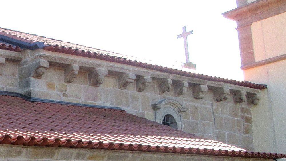 Igreja de São Cristóvão - Cachorros lateral norte