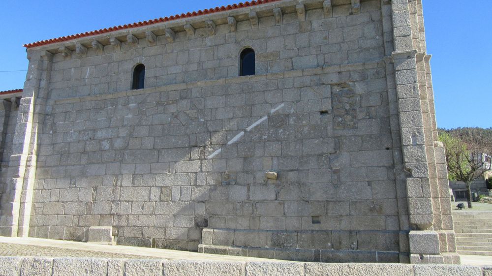 Igreja de Tarouquela - Fachada norte