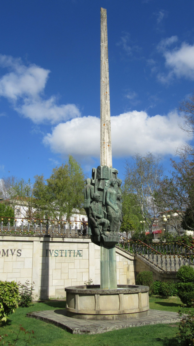 Escultura no Palácio da Justiça