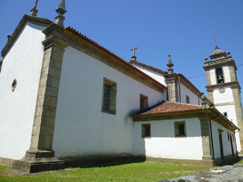 Igreja Paroquial - lateral Igreja Paroquial - lateral
