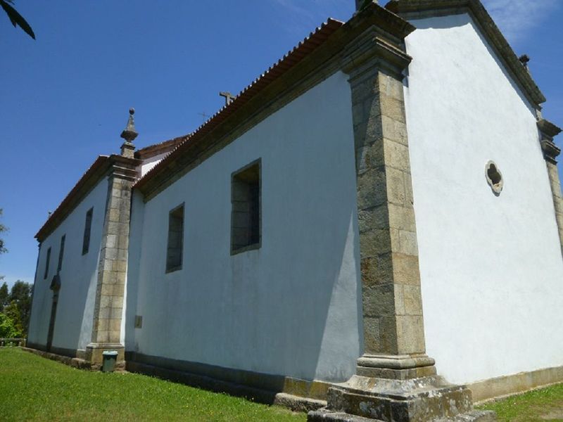 Igreja Paroquial - lateral Igreja Paroquial - lateral