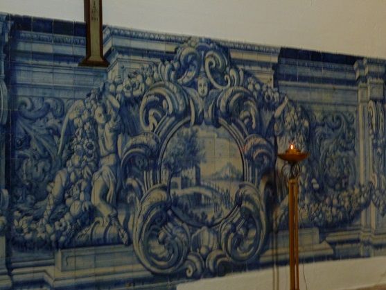 Igreja Matriz de Santo Aleixo da Restauração, interior com azulejos