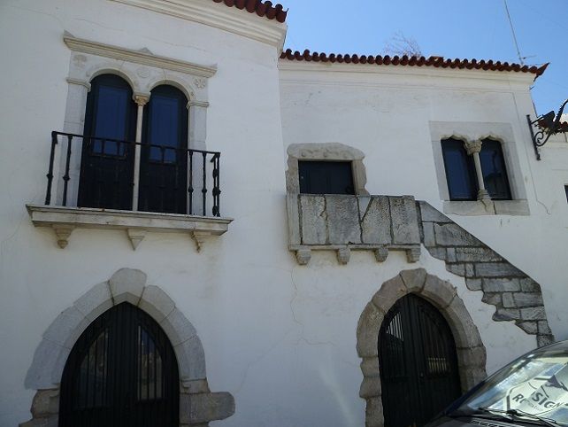 Casa com janelas Manuelinas