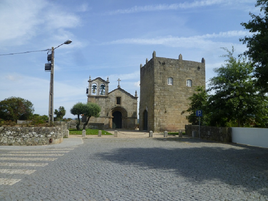 Igreja e Torre de Manhente