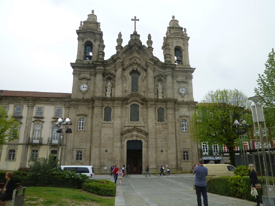 Enumerar ecuador plato Basílica dos Congregados, Braga