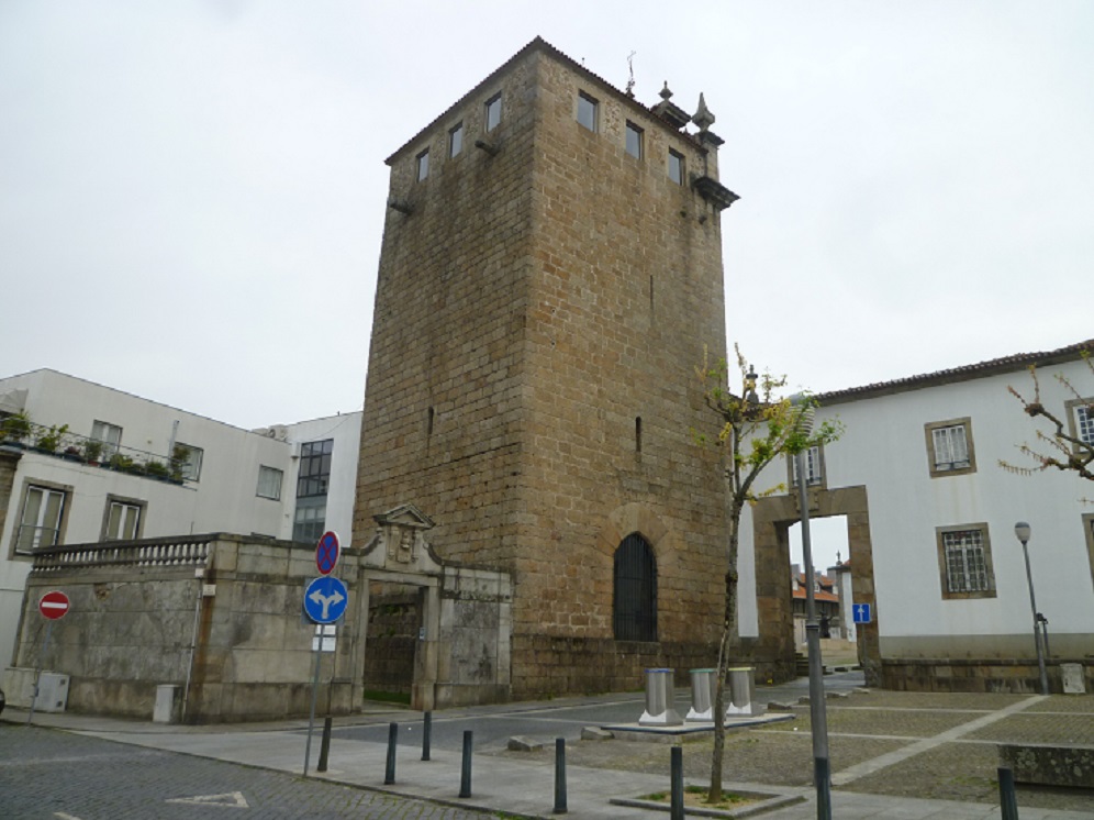 Vestígios Medievais - Torre de Santiago