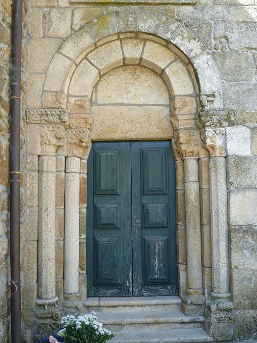 Igreja Matriz de Santa Maria de Veade - porta