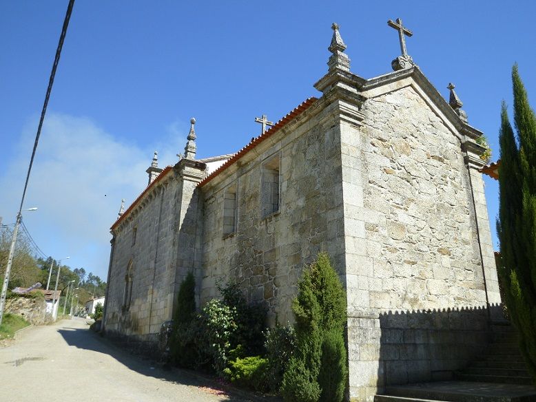 Igreja Matriz de Santa Maria de Veade - lateral
