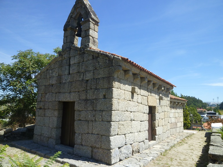 Capela de Sao João de Calvos - fachada Capela de Sao João de Calvos - fachada