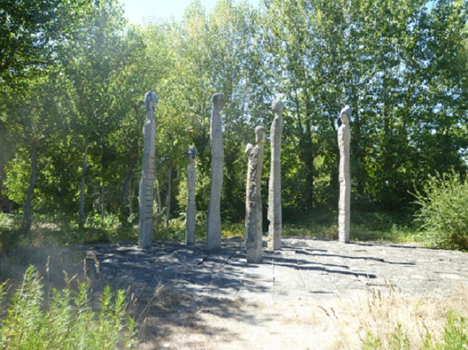 Campo da Ataca - estátuas