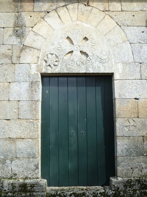 Igreja matriz de Fontarcada - porta