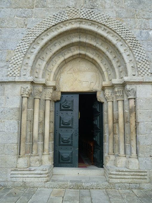 Igreja matriz de Fontarcada - porta