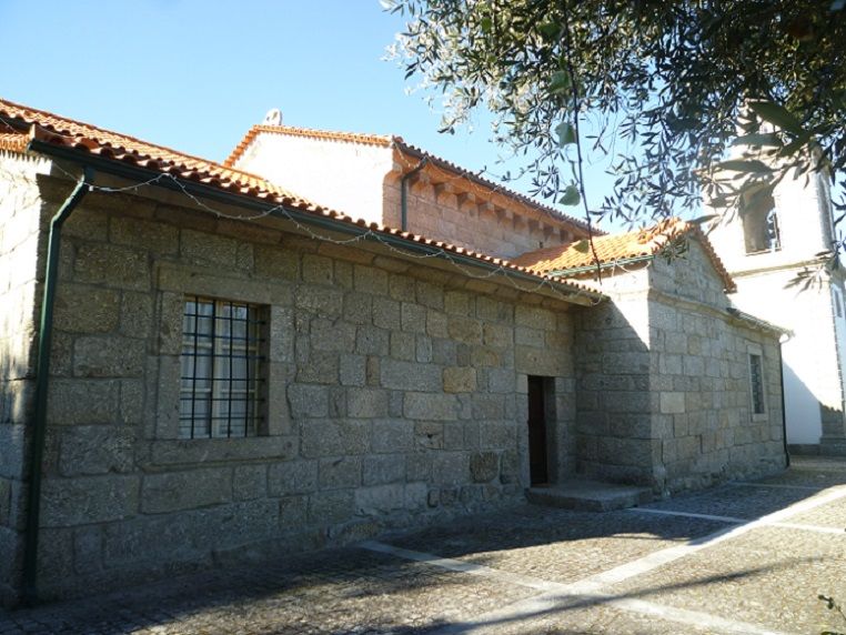 Igreja Santa Maria, lateral norte